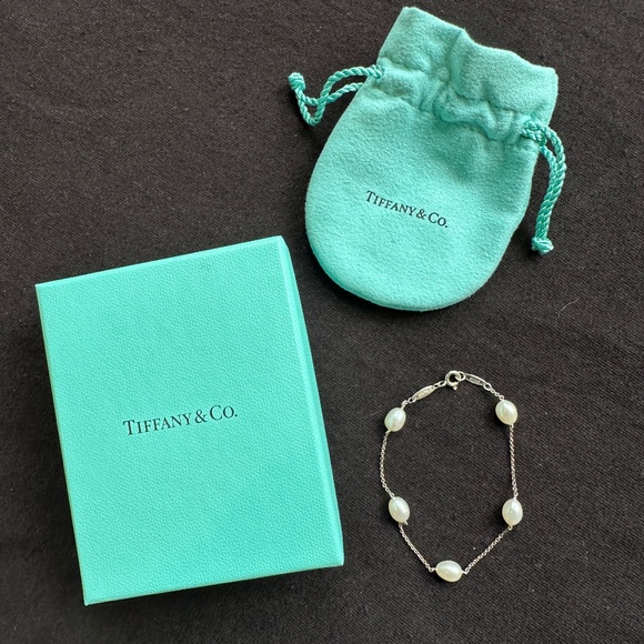 Tiffany and Co. Elsa Peretti Pearls by the Yard Bracelet - Picture 1 of 8
